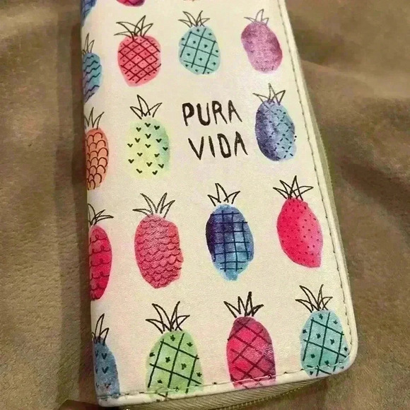 Pura Vida Handbags - ✨PURA VIDA Wallet Clutch zipper